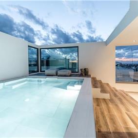 3 bedroom penthouse apartment with pool in Chania town, sleeps 6